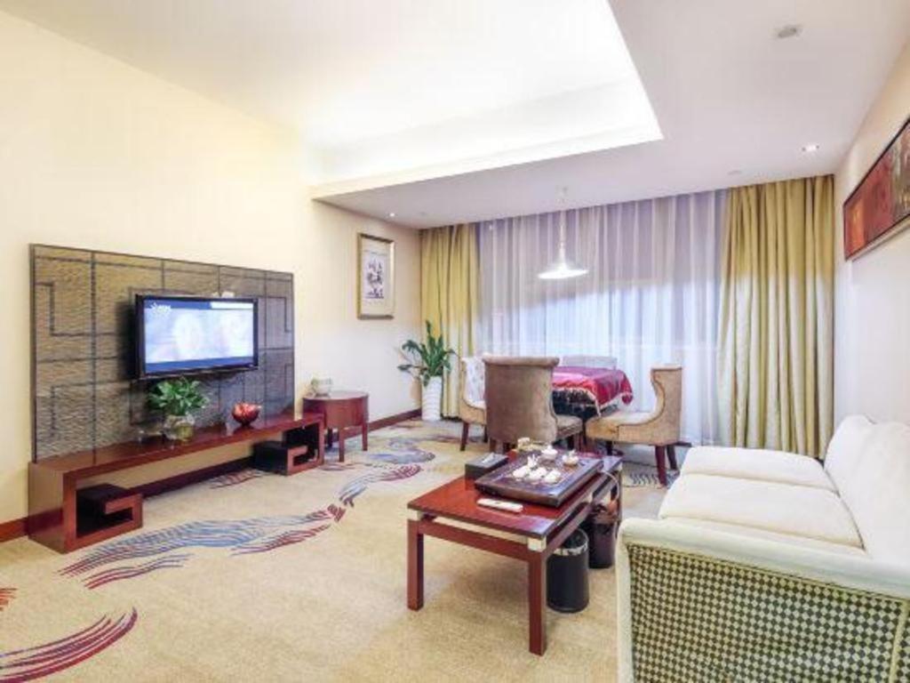 Fortune Hotel Лунъян Экстерьер фото